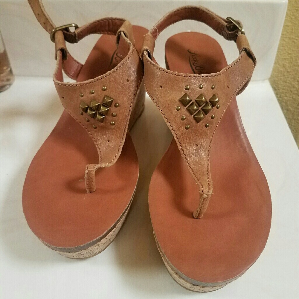 Lucky brand narnie wedge t strap sandal